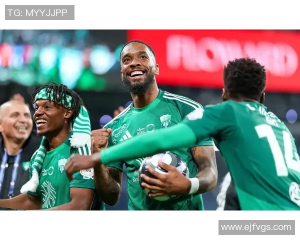 沙特联赛精彩瞬间吉达联合队员传球配合展现团队默契与实力