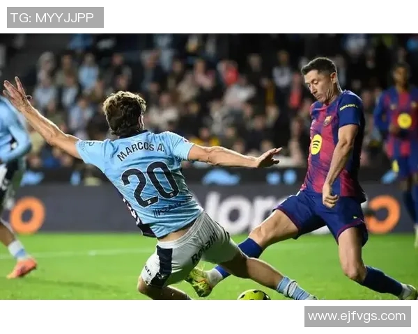 莱万关键时刻扳平比分引发全场欢呼球队士气大振 莱万关键时刻扳平比分引发全场欢呼球队士气大振