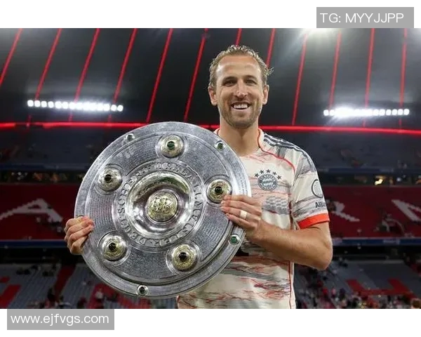 德甲传奇归来！球迷狂热欢呼迎接传奇巨星